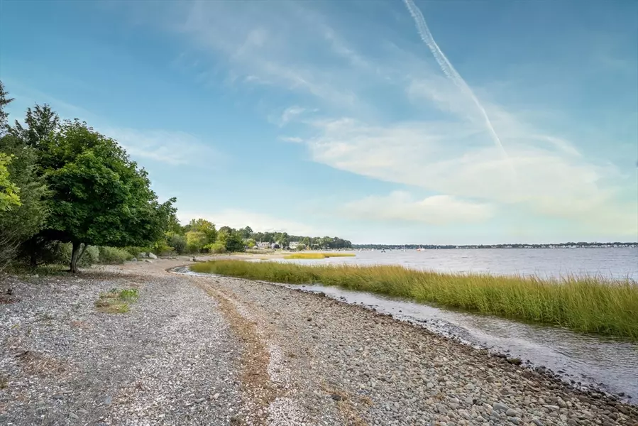 11 Stonegate, Warren, RI 02885