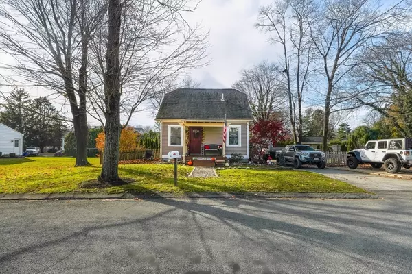 14 Field St, Seekonk, MA 02771