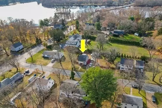 Seekonk, MA 02771,14 Field St