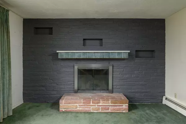 Holden, MA 01520,3 Oakridge Road