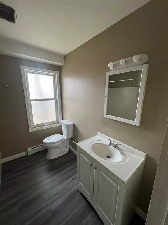 Taunton, MA 02780,83 Berkley St #1