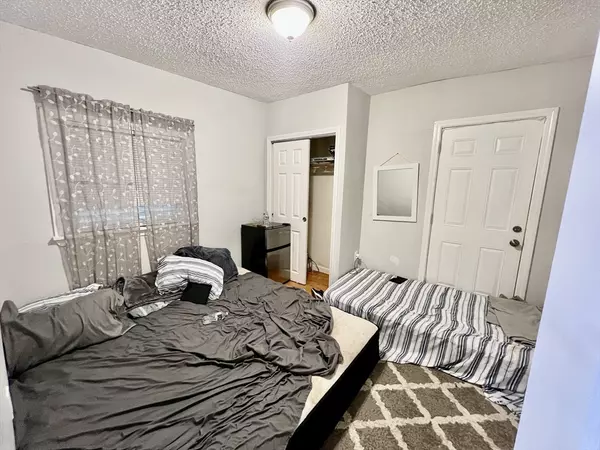 Boston, MA 02128,227 Everett St #4