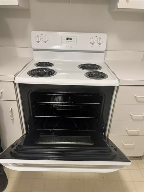 Attleboro, MA 02703,5 Bank #3F