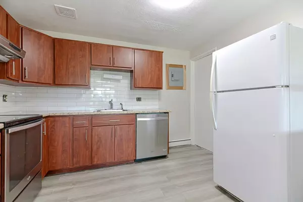 Arlington, MA 02474,4 Colonial Village Dr #9