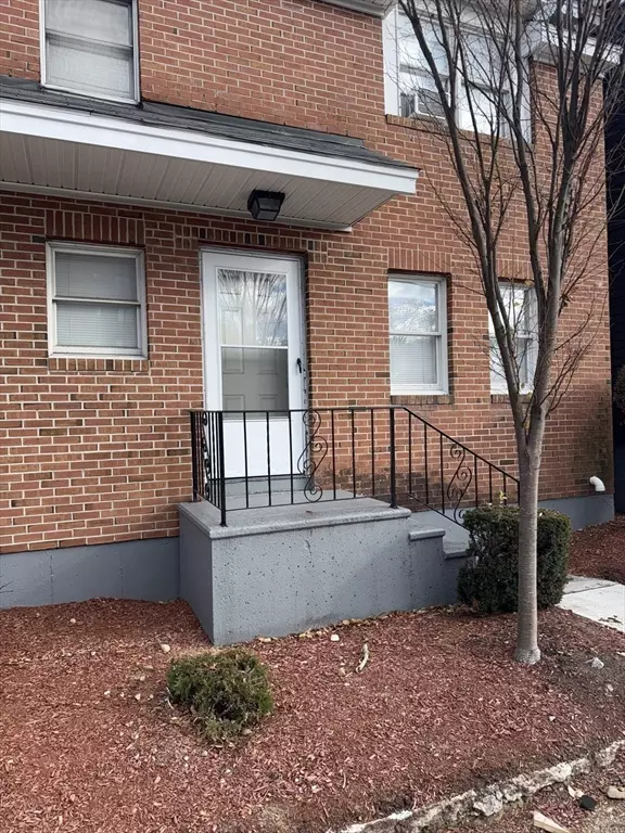 131A Lawrence St #40, Lawrence, MA 01841