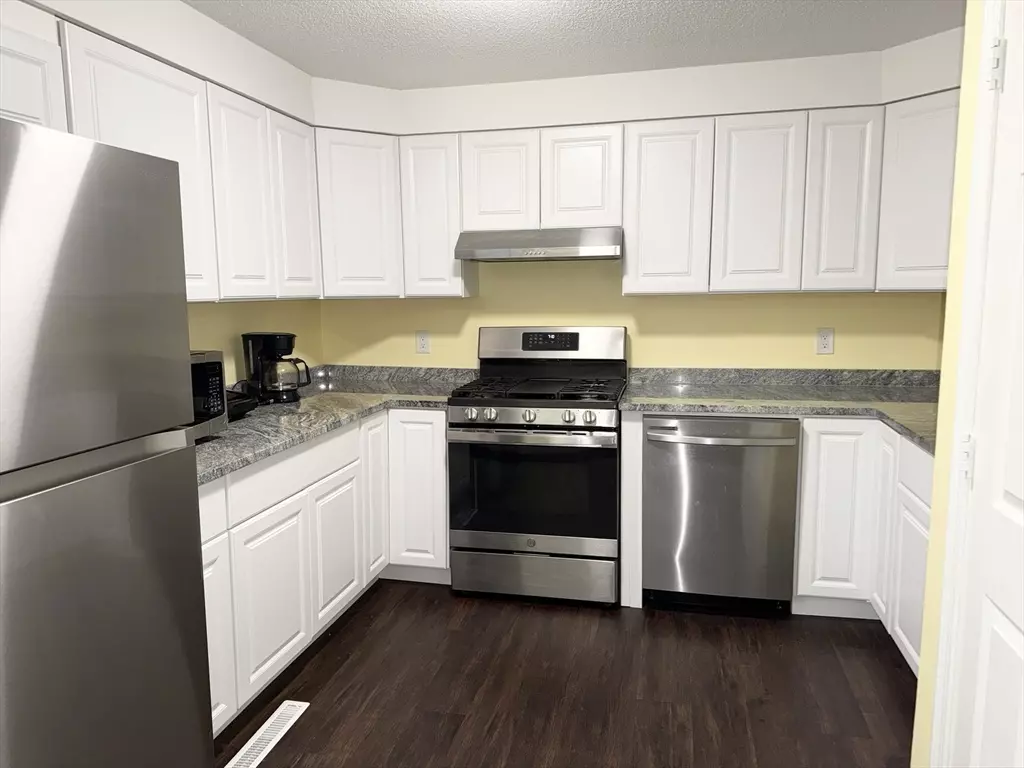 Lawrence, MA 01841,131A Lawrence St #40