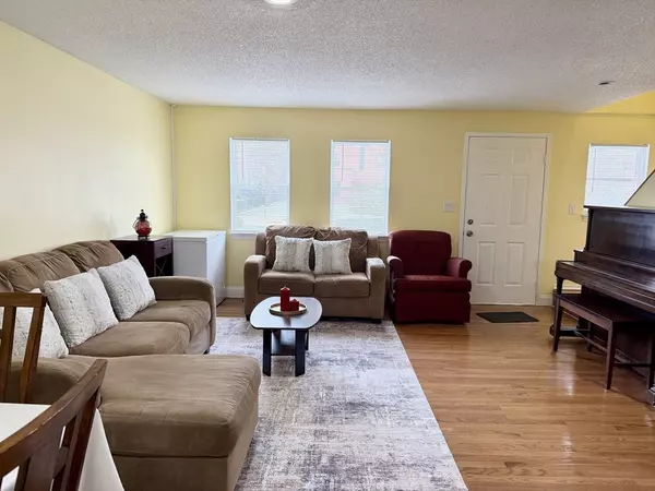 Lawrence, MA 01841,131A Lawrence St #40