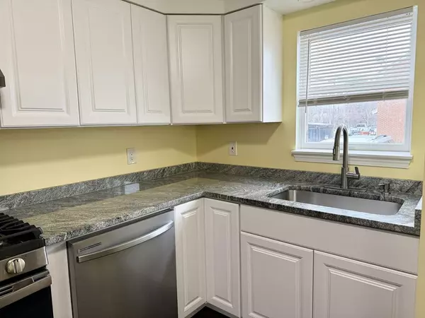 Lawrence, MA 01841,131A Lawrence St #40