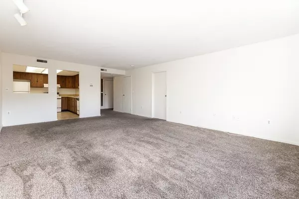 404 Paradise Rd #2N, Swampscott, MA 01907