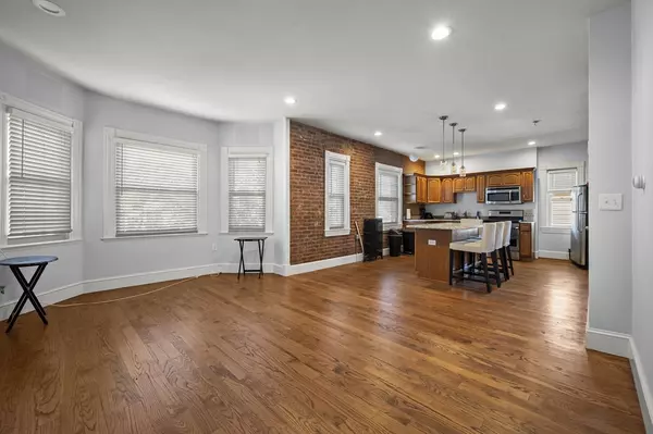493 Broadway #2, Somerville, MA 02145