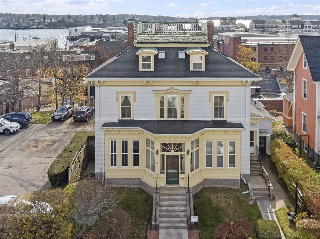 Gloucester, MA 01930,35 Middle St #4