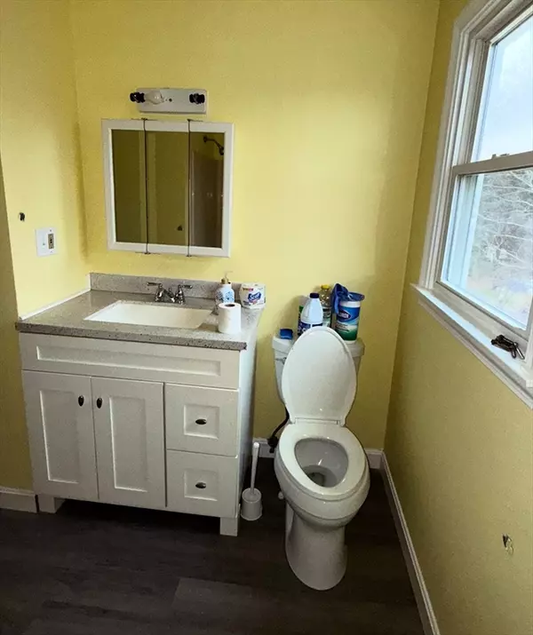 Taunton, MA 02718,391 Caswell Street #2