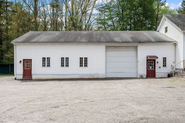 Douglas, MA 01516,3 Glen Street