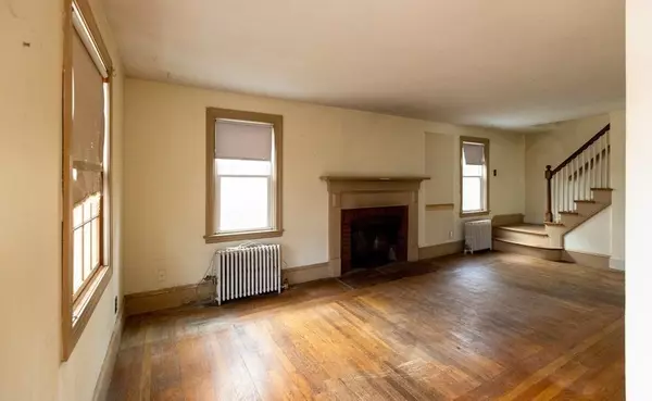 Cranston, RI 02910,46 Roslyn Ave