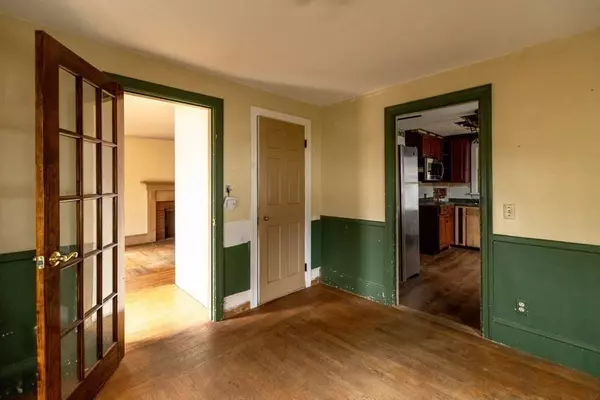 Cranston, RI 02910,46 Roslyn Ave