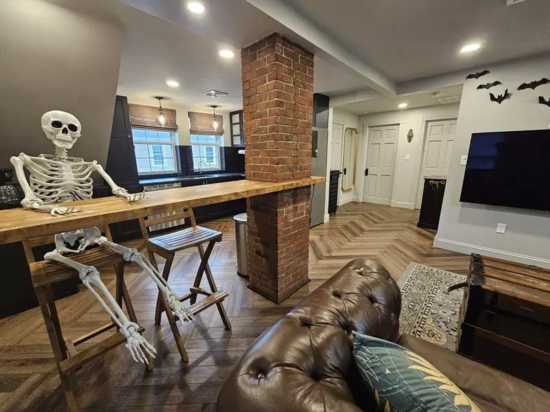 55 Buffum St #3, Salem, MA 01970