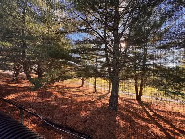 Lakeville, MA 02347,31 Reservoir Ave