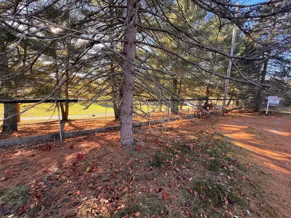 Lakeville, MA 02347,31 Reservoir Ave