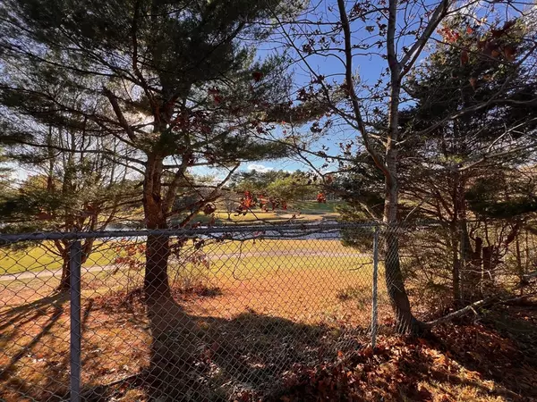 Lakeville, MA 02347,33 Reservoir Ave