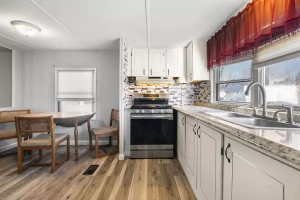 Salem, NH 03079,75 South Policy Street #48