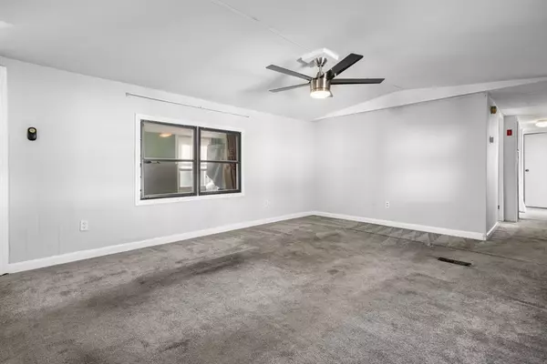 Salem, NH 03079,75 South Policy Street #48