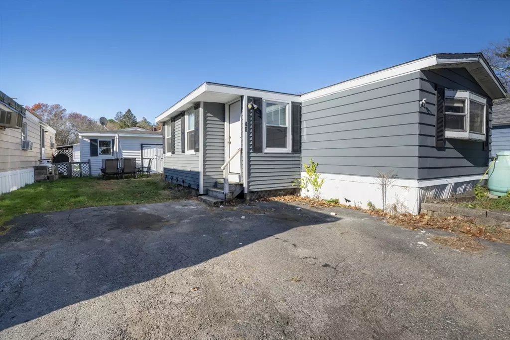 Salem, NH 03079,75 South Policy Street #48