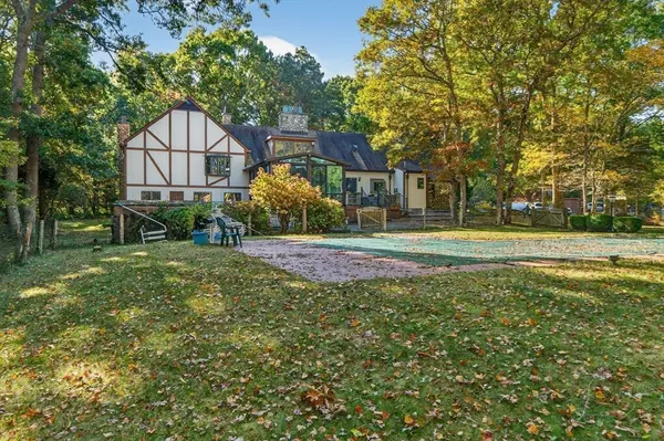 Dartmouth, MA 02748,105 Rock Odundee Rd