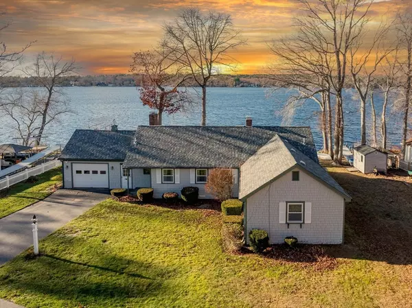 12 Edgewater Dr, Lakeville, MA 02347