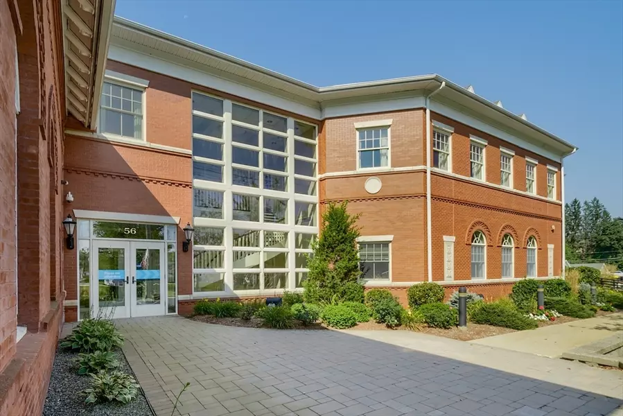 56 Common St, Barre, MA 01005