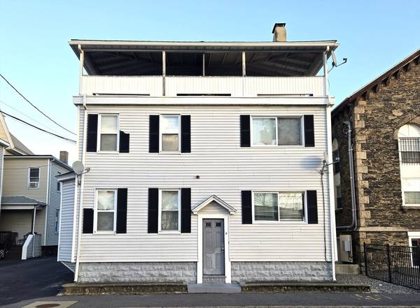9 Cedar St #1R, Taunton, MA 02780