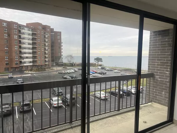 Winthrop, MA 02152,1 Pond St. #4N