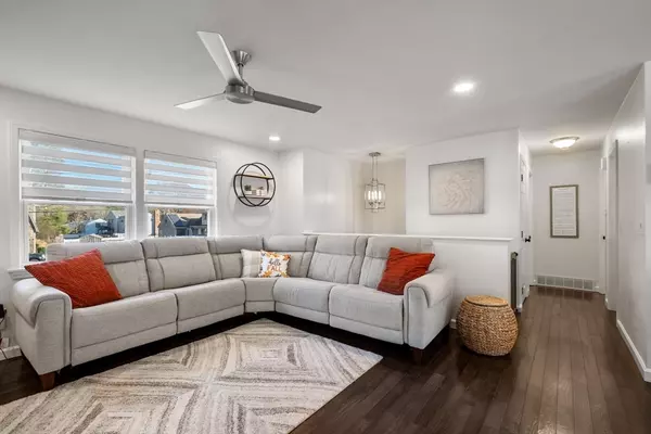 Acushnet, MA 02743,319 Northwest St