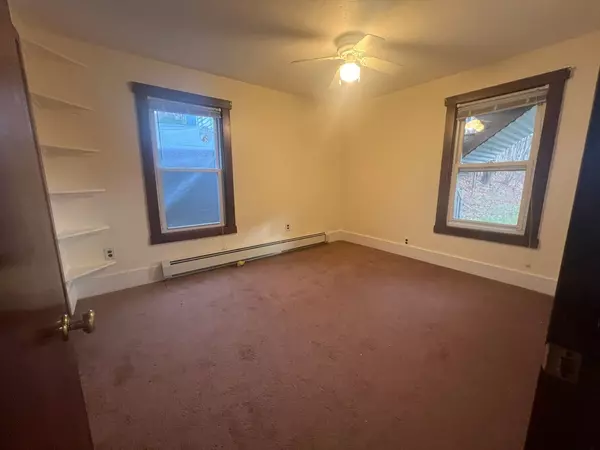 Spencer, MA 01562,35 Prospect St #1