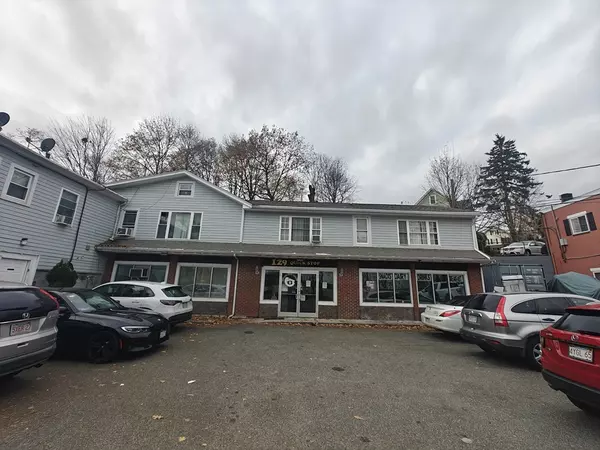 12 Vernon St, Wakefield, MA 01880