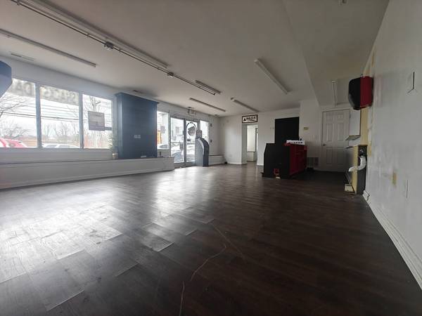 Wakefield, MA 01880,12 Vernon St