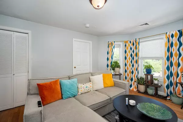 Quincy, MA 02170,90 Safford St #3