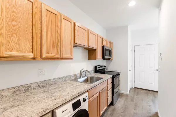 Gloucester, MA 01930,50 R Maplewood Avenue #102-212