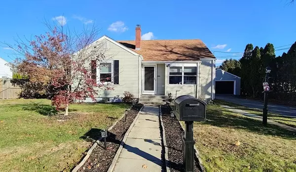 27 Suffolk Ave, Dartmouth, MA 02747