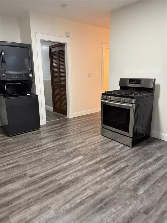 Worcester, MA 01602,97 Courtland St #2