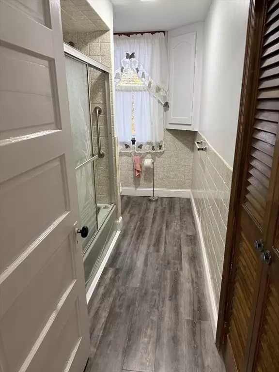 Worcester, MA 01602,97 Courtland St #2