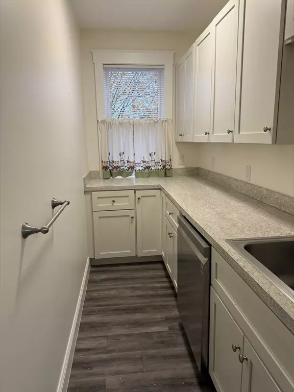 Worcester, MA 01602,97 Courtland St #2