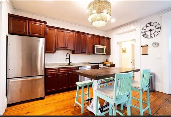 Newburyport, MA 01950,126 High Street #1