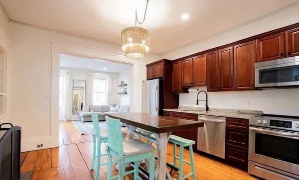 Newburyport, MA 01950,126 High Street #1