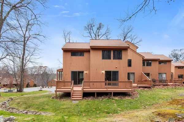 Haverhill, MA 01830,16 W Parish Court #16