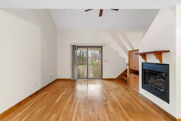 Haverhill, MA 01830,16 W Parish Court #16