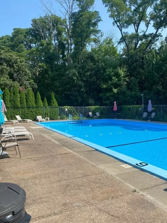 Chicopee, MA 01020,57 Colonial Circle #D