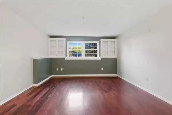 Canton, MA 02021,360 Neponset Street #702