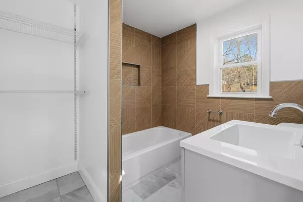 Weymouth, MA 02189,1297 Pleasant St