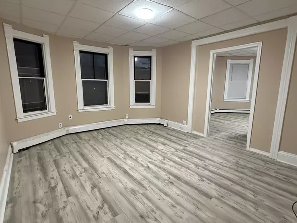 Worcester, MA 01609,9 Winslow Street #2