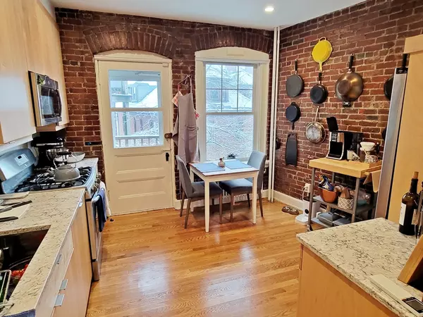 Brookline, MA 02445,14 Colbourne Crescent #1